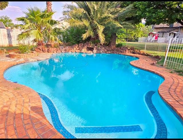 5 BEDROOM HOUSE FOR SALE IN MEYERTON CENTRAL